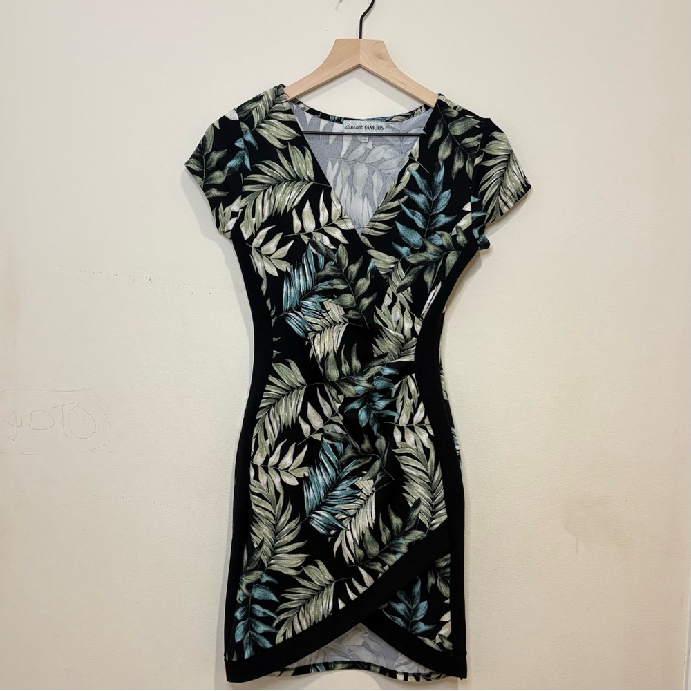 Almost Famous Black Green Leaf Print Wrap V-Neck Short Sleeve Dress, Size M